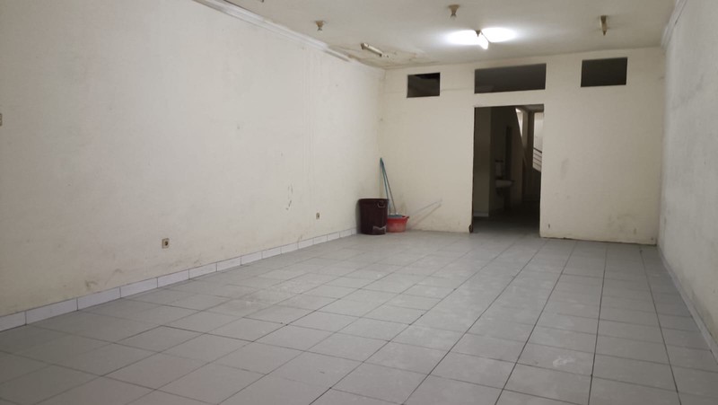 Ruko Mainroad Otista Cocok untuk usaha