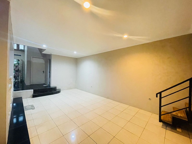 Rumah Kota Baru Parahyangan Full Renovasi