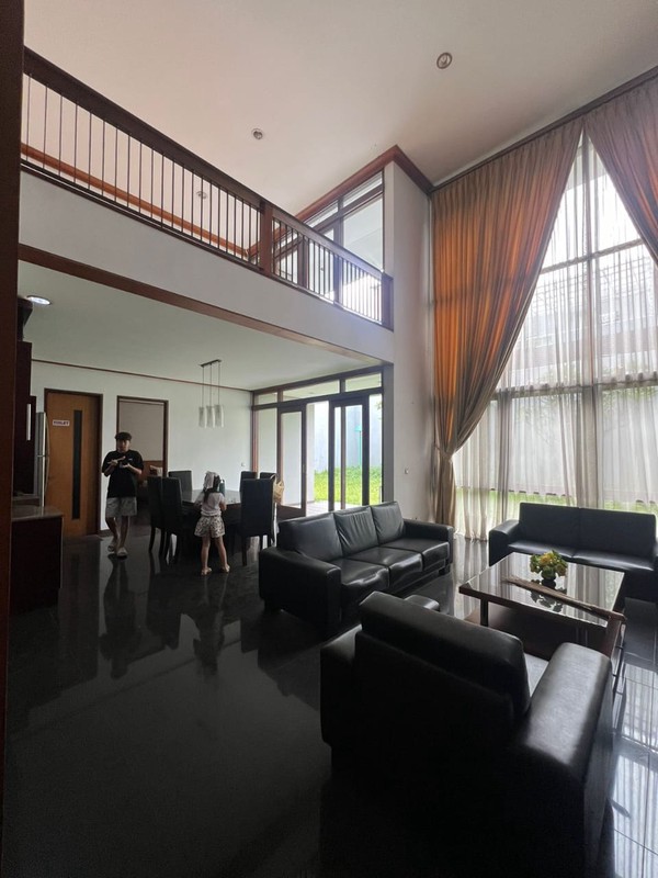 Rumah mewah Minimalis Modern Sayap Pasteur