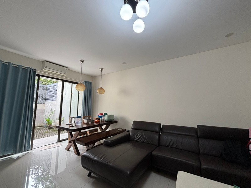 Rumah 2 Lantai Hadap Taman di Hickory Podomoro Golf View 