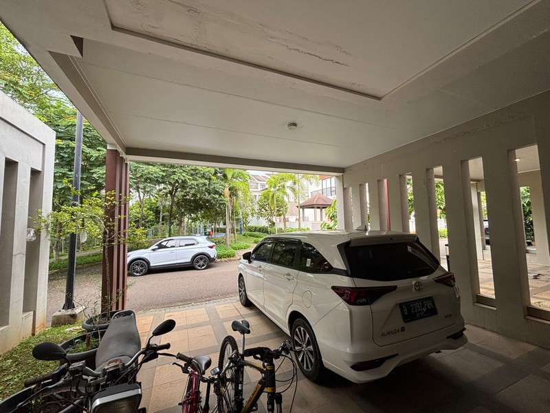 Rumah 2 Lantai Hadap Taman di Hickory Podomoro Golf View 