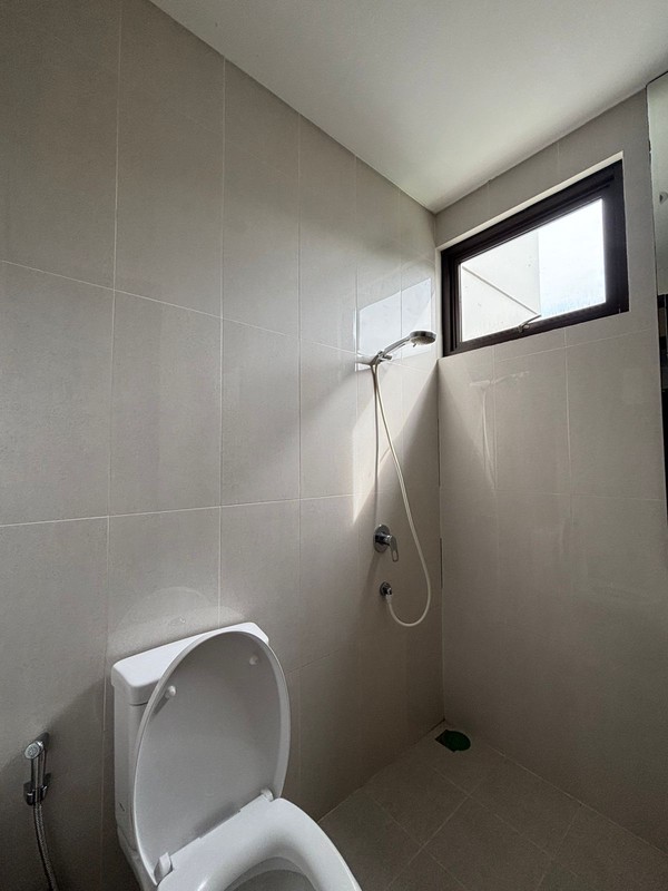 Rumah 2 Lantai Hadap Taman di Hickory Podomoro Golf View 