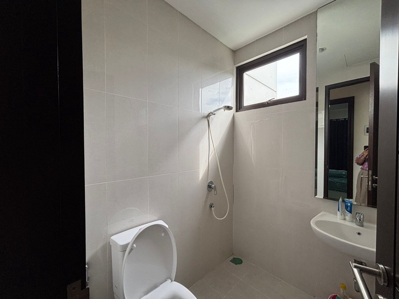 Rumah 2 Lantai Hadap Taman di Hickory Podomoro Golf View 