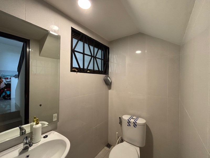 Rumah 2 Lantai Hadap Taman di Hickory Podomoro Golf View 