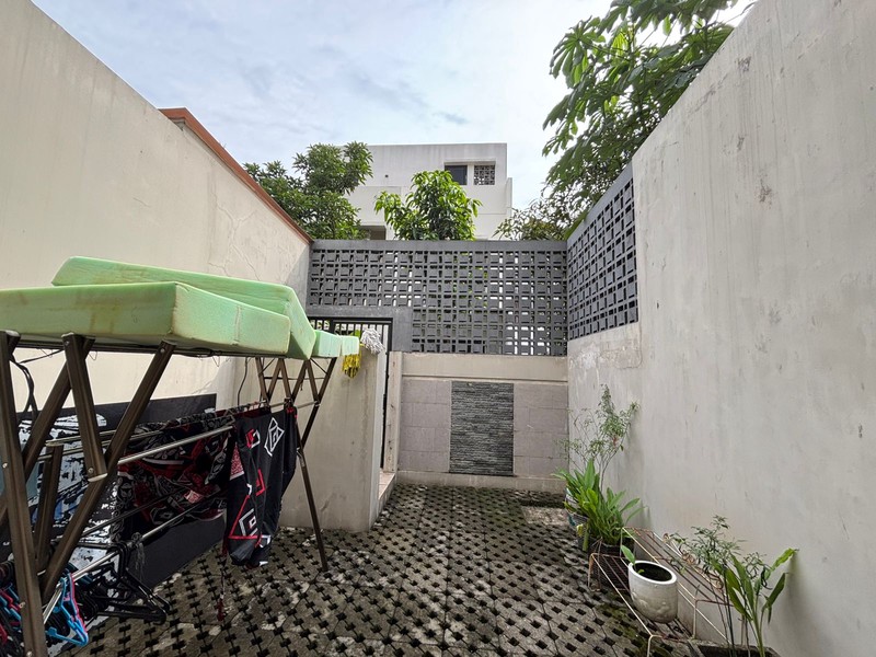 Rumah 2 Lantai Hadap Taman di Hickory Podomoro Golf View 