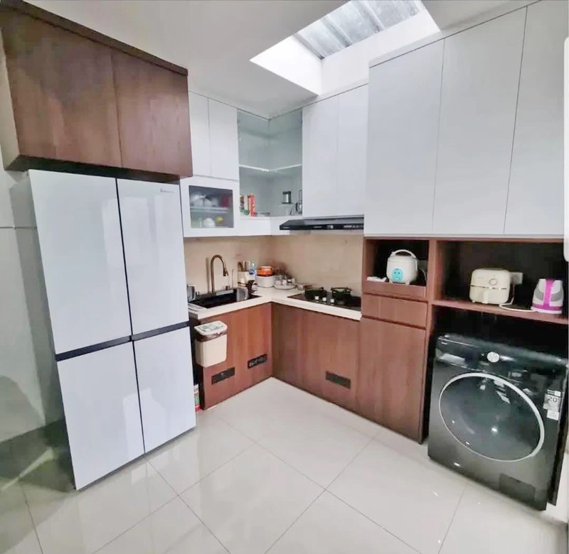 Rumah Modern Minimalis Full Furnished  2 Lantai selangkah ke BSD City