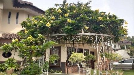 Rumah HOOK dengan bertaman luas dilingkungan Elite dan Aman.