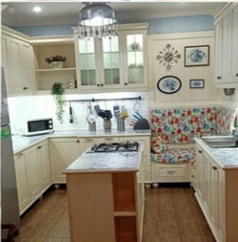 Rumah HOOK dengan bertaman luas dilingkungan Elite dan Aman.