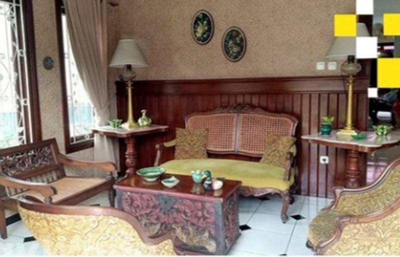 Rumah HOOK dengan bertaman luas dilingkungan Elite dan Aman.