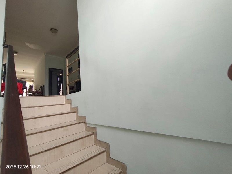 Rumah Luas 330m2 Bangunan 2,5 Lantai Ada Mini Pool Lokasi Cilandak Jaksel