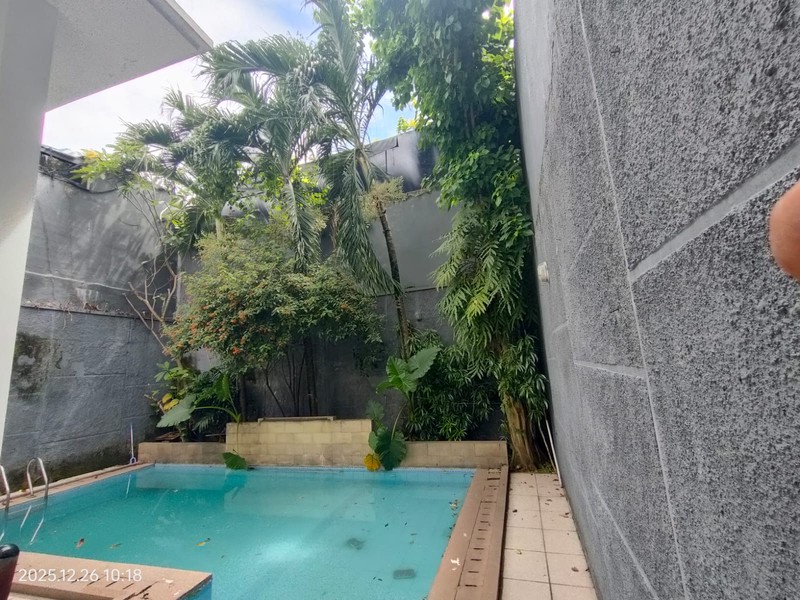 Rumah Luas 330m2 Bangunan 2,5 Lantai Ada Mini Pool Lokasi Cilandak Jaksel