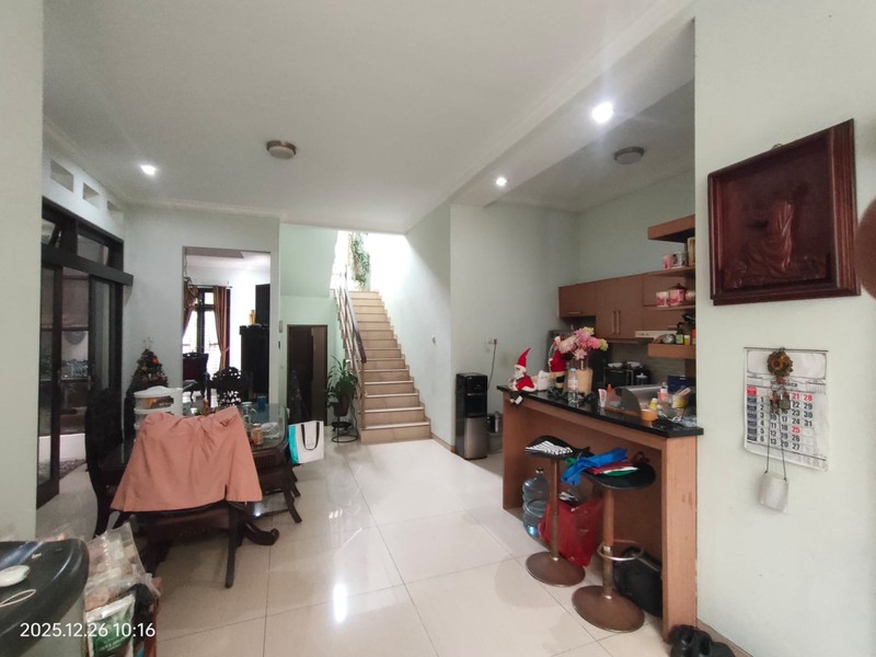 Rumah Luas 330m2 Bangunan 2,5 Lantai Ada Mini Pool Lokasi Cilandak Jaksel