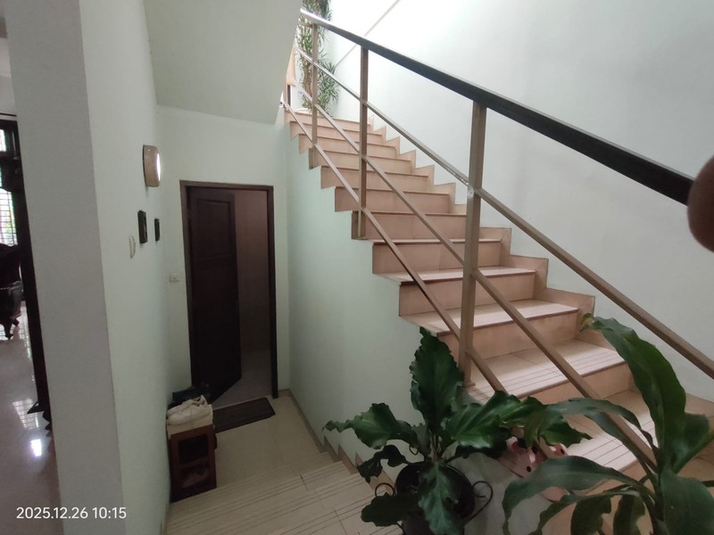 Rumah Luas 330m2 Bangunan 2,5 Lantai Ada Mini Pool Lokasi Cilandak Jaksel