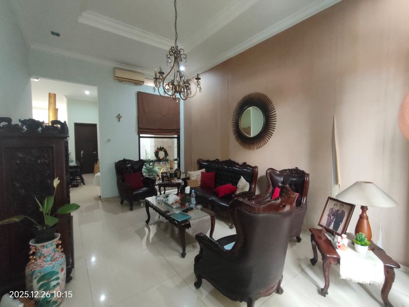 Rumah Luas 330m2 Bangunan 2,5 Lantai Ada Mini Pool Lokasi Cilandak Jaksel