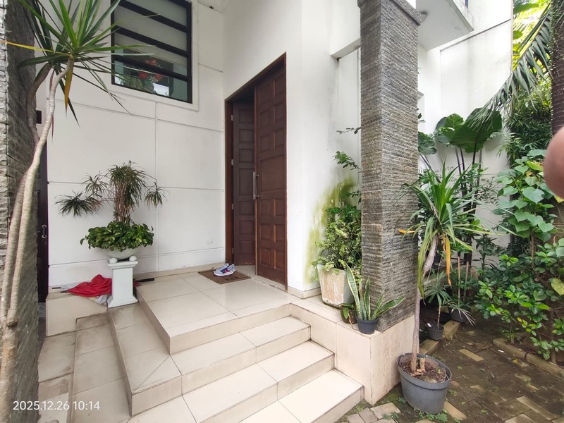 Rumah Luas 330m2 Bangunan 2,5 Lantai Ada Mini Pool Lokasi Cilandak Jaksel