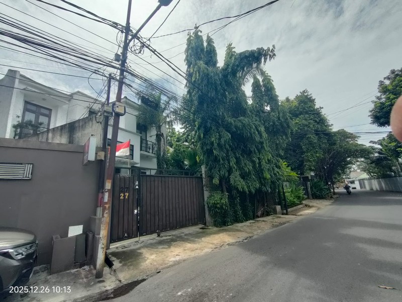 Rumah Luas 330m2 Bangunan 2,5 Lantai Ada Mini Pool Lokasi Cilandak Jaksel