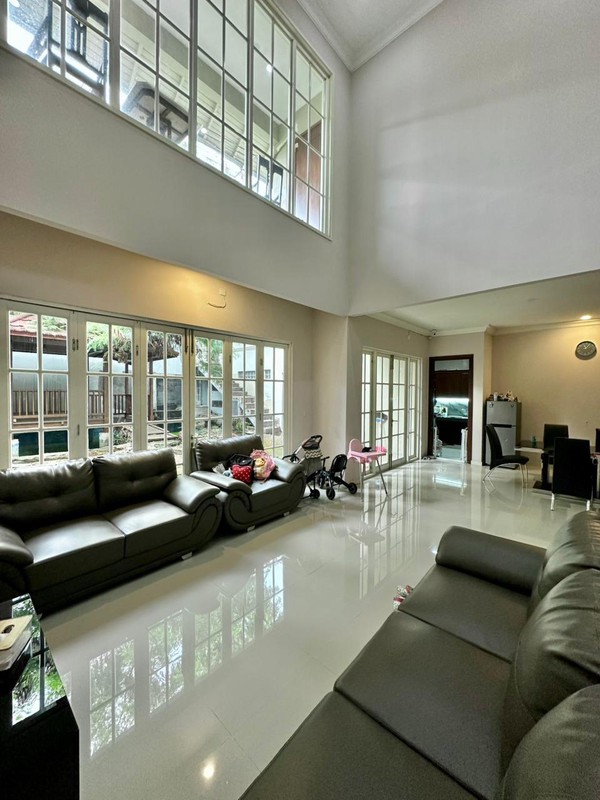 Dijual Rumah Wisata Bukit Mas 1 Cluster Rome Semi Furnish - Halaman Belakang Luas Dekat Sekolah SGS , Pakuwon Mall