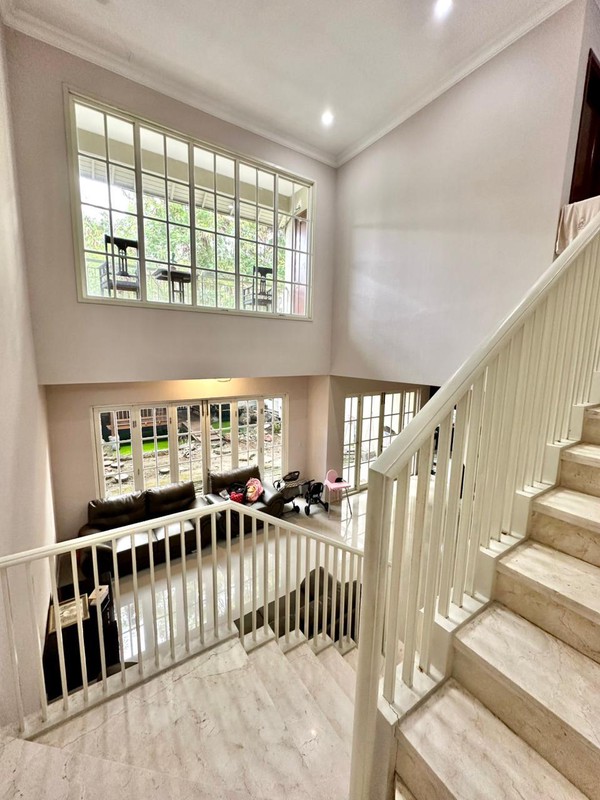 Dijual Rumah Wisata Bukit Mas 1 Cluster Rome Semi Furnish - Halaman Belakang Luas Dekat Sekolah SGS , Pakuwon Mall