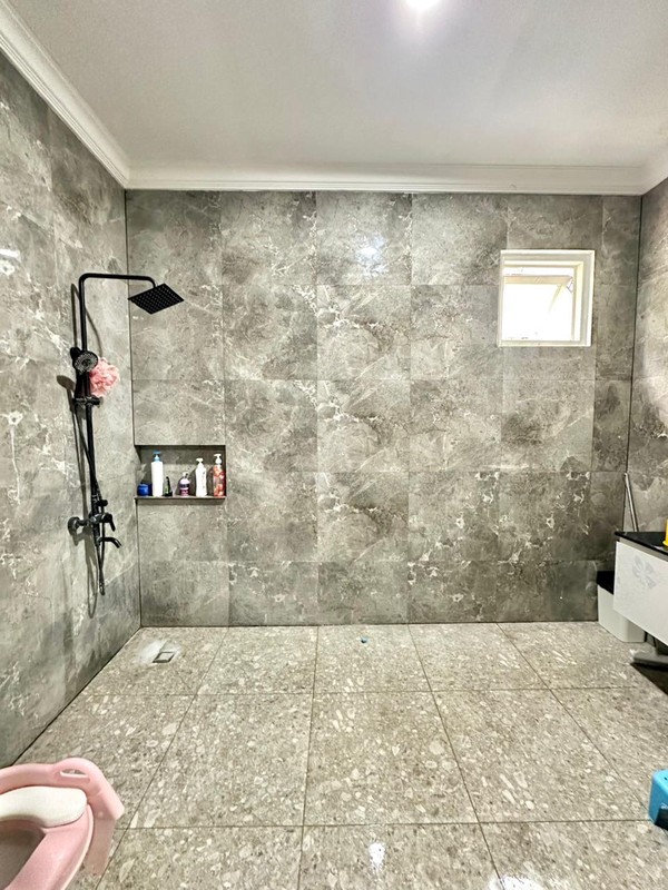 Dijual Rumah Wisata Bukit Mas 1 Cluster Rome Semi Furnish - Halaman Belakang Luas Dekat Sekolah SGS , Pakuwon Mall