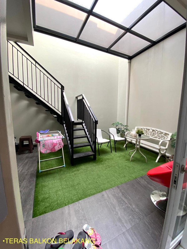 Rumah Bonus Furnished di Kencana Loka BSD City, dekat ke Exit Tol BSD