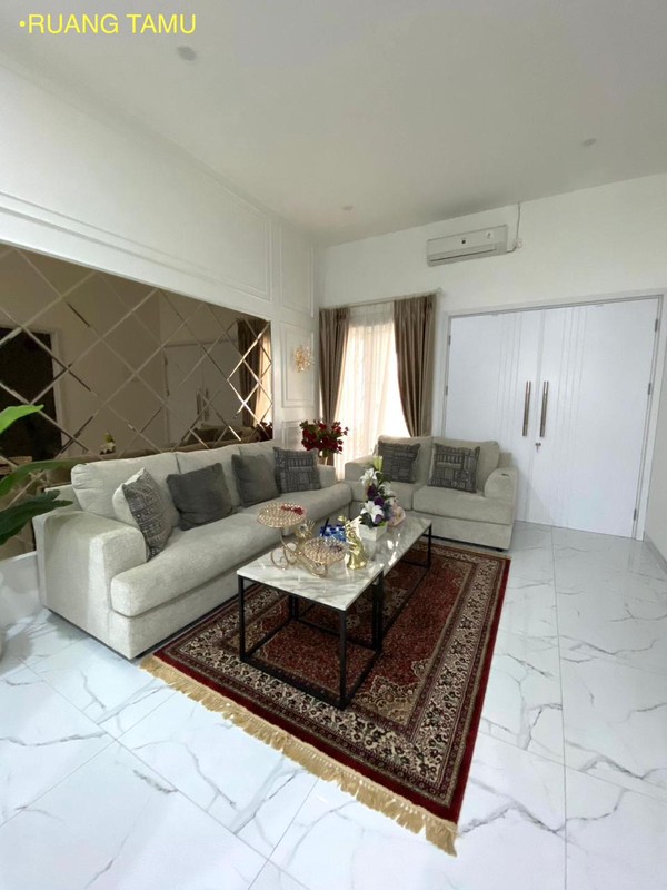 Rumah Bonus Furnished di Kencana Loka BSD City, dekat ke Exit Tol BSD