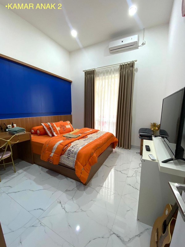 Rumah Bonus Furnished di Kencana Loka BSD City, dekat ke Exit Tol BSD