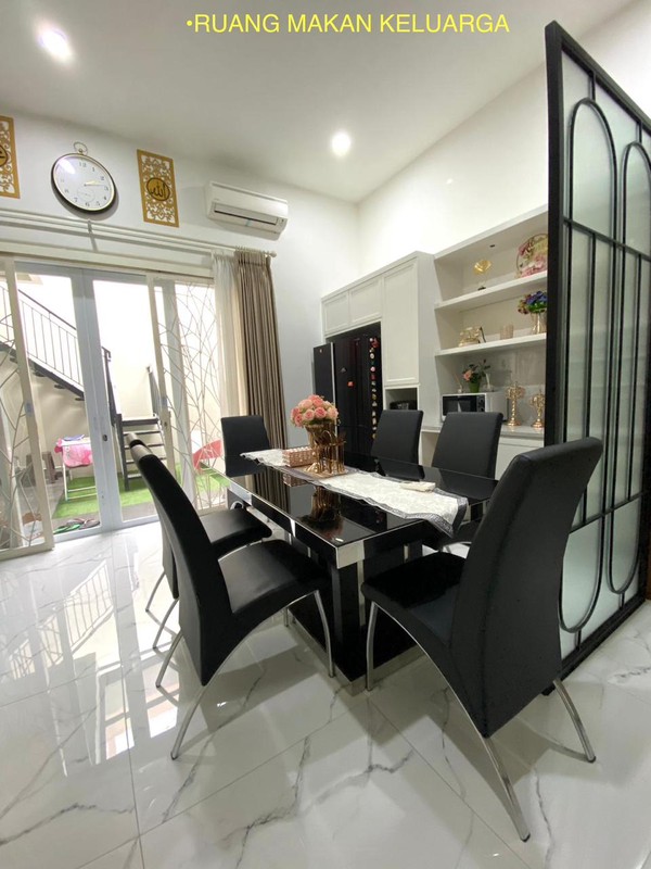 Rumah Bonus Furnished di Kencana Loka BSD City, dekat ke Exit Tol BSD