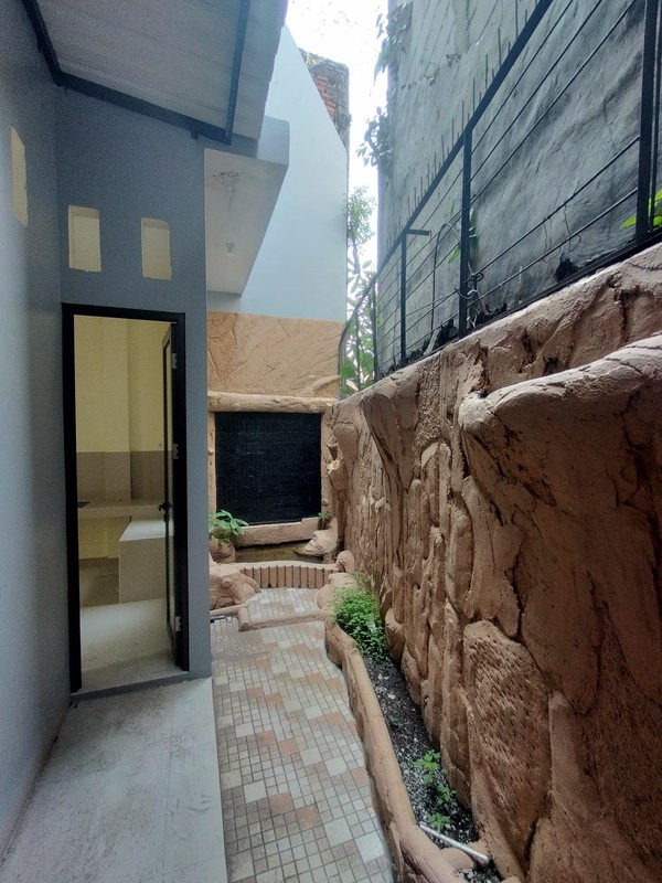 FOR SALE Rumah baru selesai renovasi di TAMAN CHRYSANT - BSD CITY