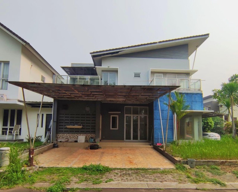 Rumah di Cluster Sevilla BSD Hoek Kotak, depan Fasum Taman. Kondisi Tenang