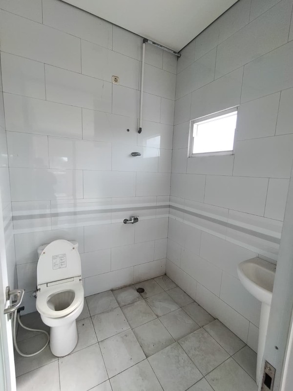 Rumah di Cluster Sevilla BSD Hoek Kotak, depan Fasum Taman. Kondisi Tenang