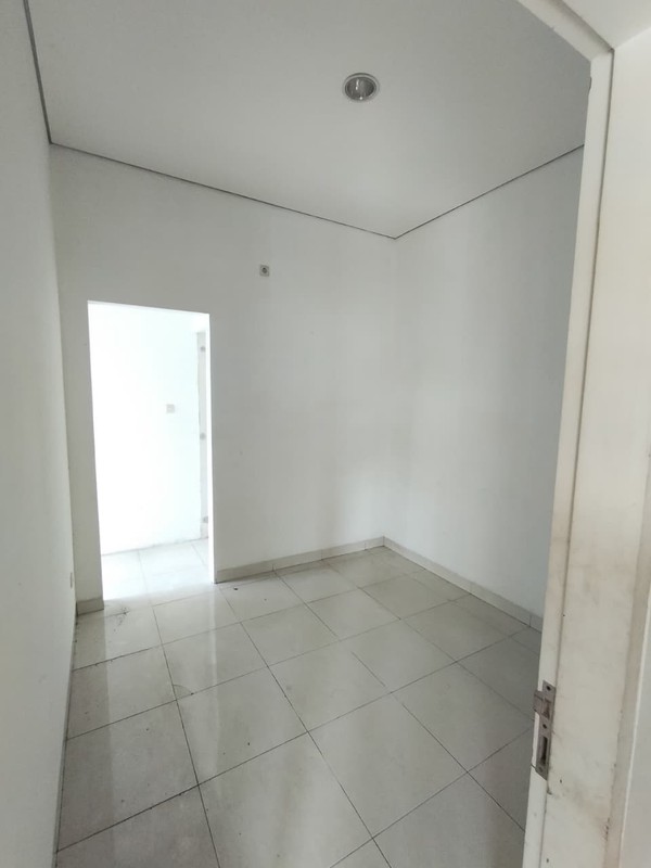 Rumah di Cluster Sevilla BSD Hoek Kotak, depan Fasum Taman. Kondisi Tenang