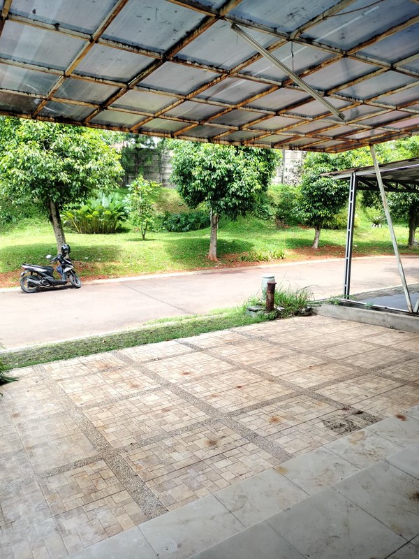 Rumah di Cluster Sevilla BSD Hoek Kotak, depan Fasum Taman. Kondisi Tenang