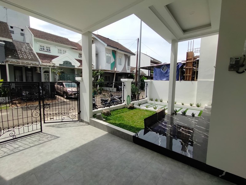 Rumah baru di Kencana Loka, dekat ke pintu tol dan Stasiun Rawabuntu