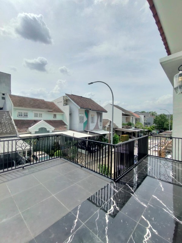 Rumah baru di Kencana Loka, dekat ke pintu tol dan Stasiun Rawabuntu