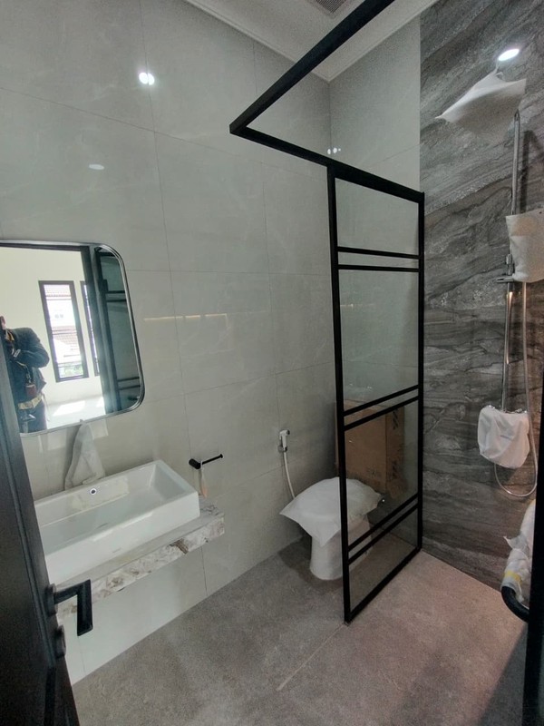 Rumah baru di Kencana Loka, dekat ke pintu tol dan Stasiun Rawabuntu