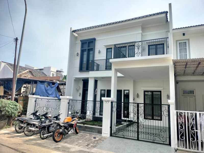 Rumah baru di Kencana Loka, dekat ke pintu tol dan Stasiun Rawabuntu