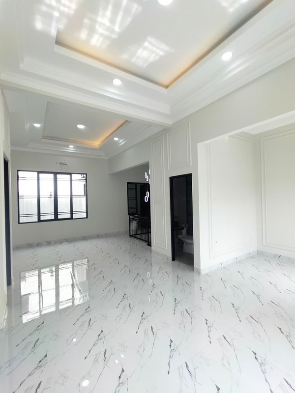 Rumah baru di Kencana Loka, dekat ke pintu tol dan Stasiun Rawabuntu