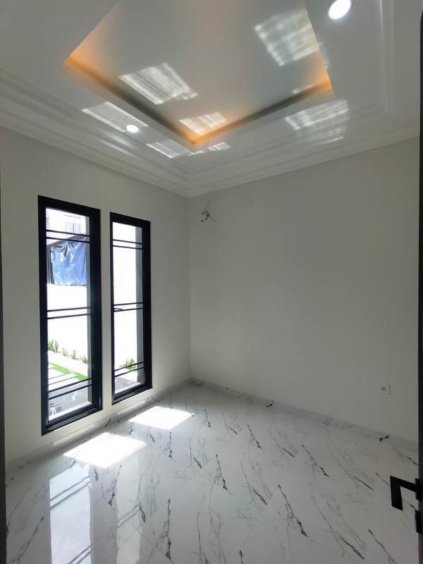 Rumah baru di Kencana Loka, dekat ke pintu tol dan Stasiun Rawabuntu