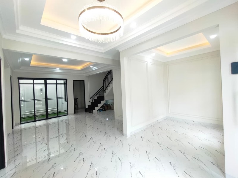 Rumah baru di Kencana Loka, dekat ke pintu tol dan Stasiun Rawabuntu