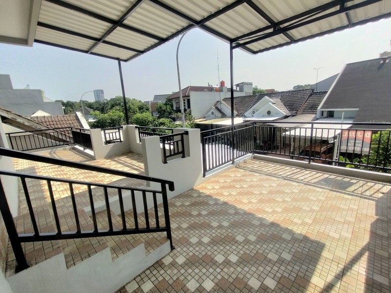 FOR SALE Rumah baru selesai renovasi di TAMAN CHRYSANT - BSD CITY