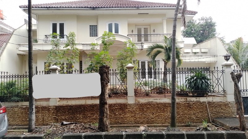 Rumah Mewah Strategis di Adyaksa, Lebak Bulus, Jakarta Selatan - Kolam Renang, Akses Tol & MRT!