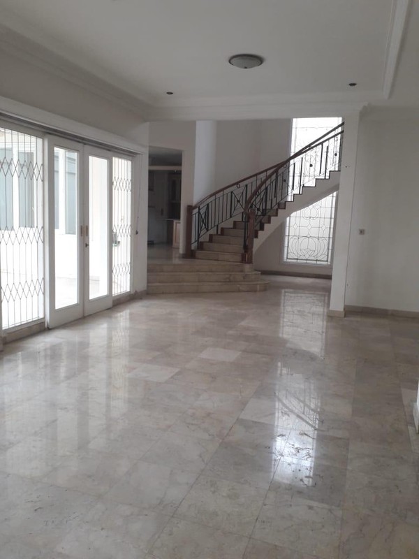 Rumah Mewah Strategis di Adyaksa, Lebak Bulus, Jakarta Selatan - Kolam Renang, Akses Tol & MRT!