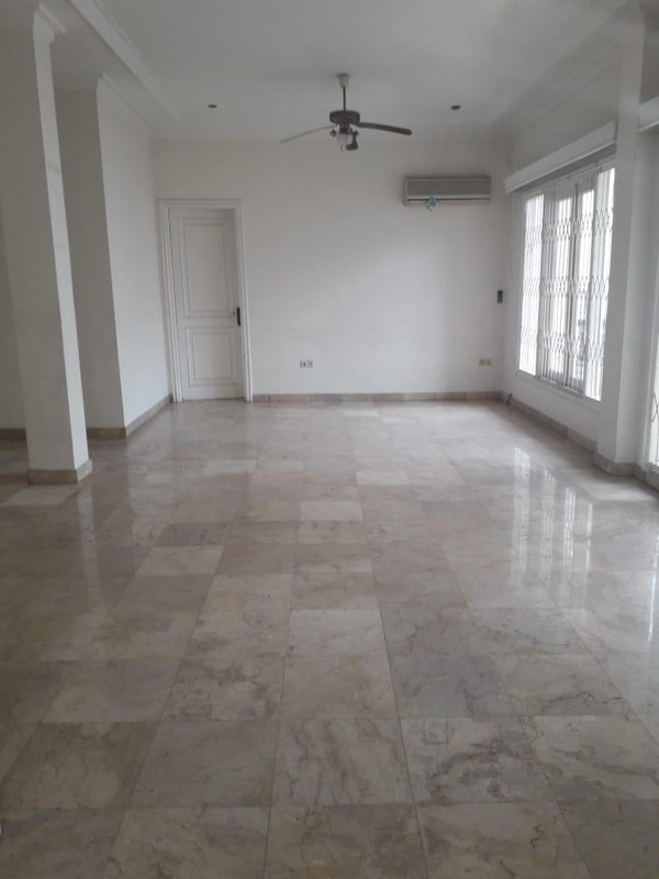 Rumah Mewah Strategis di Adyaksa, Lebak Bulus, Jakarta Selatan - Kolam Renang, Akses Tol & MRT!