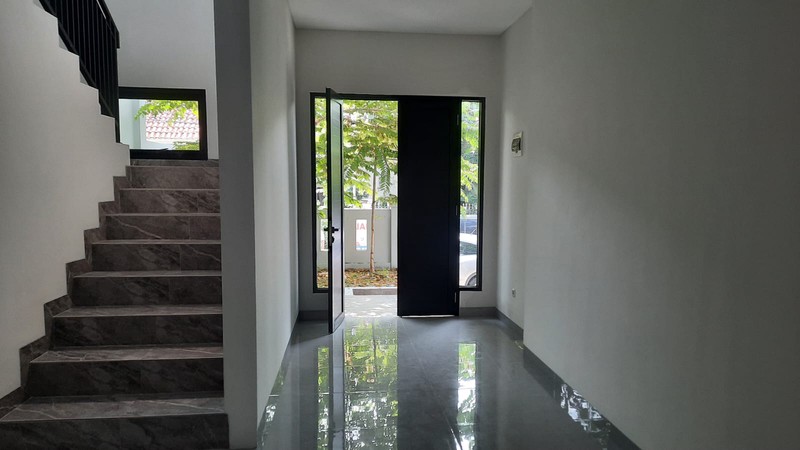Dijual Rumah Tinggal Baru Renovasi 2 Lantai Lokasi di Belakang Living Plaza Cinere.