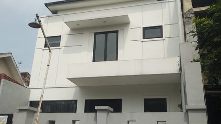 Dijual Rumah Tinggal Baru Renovasi 2 Lantai Lokasi di Belakang Living Plaza Cinere.
