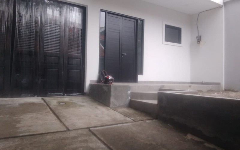 Dijual Rumah Tinggal Baru Renovasi 2 Lantai Lokasi di Belakang Living Plaza Cinere.