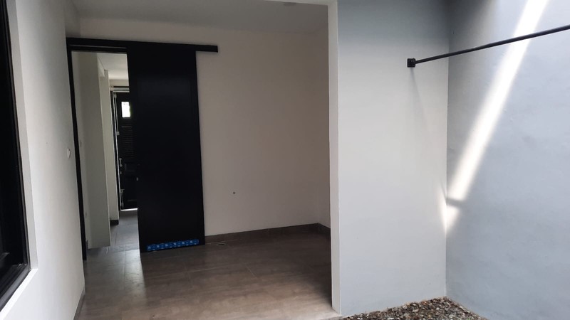 Dijual Rumah Tinggal Baru Renovasi 2 Lantai Lokasi di Belakang Living Plaza Cinere.