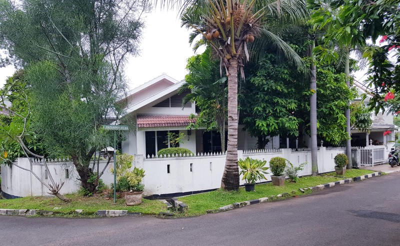 Rumah Luas & Terawat di Lingkungan Nyaman Strategis di Bintaro Jaksel