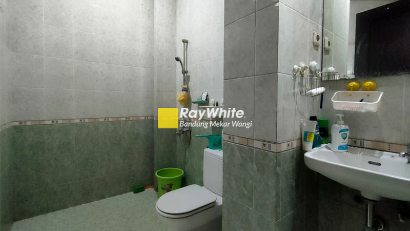 Gedung serba Guna + 2 Rumah Mainroad Moh Toha