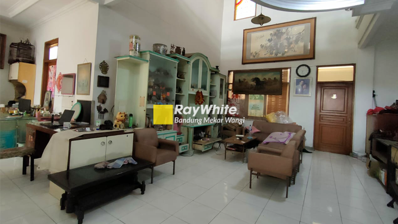 Gedung serba Guna + 2 Rumah Mainroad Moh Toha